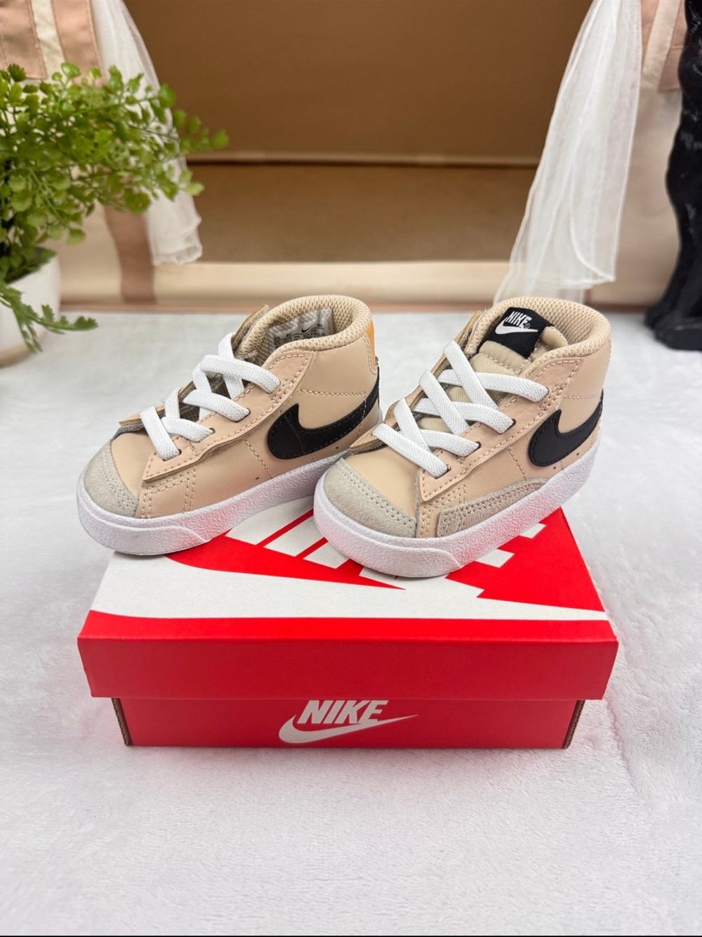 Nike blazer tan black